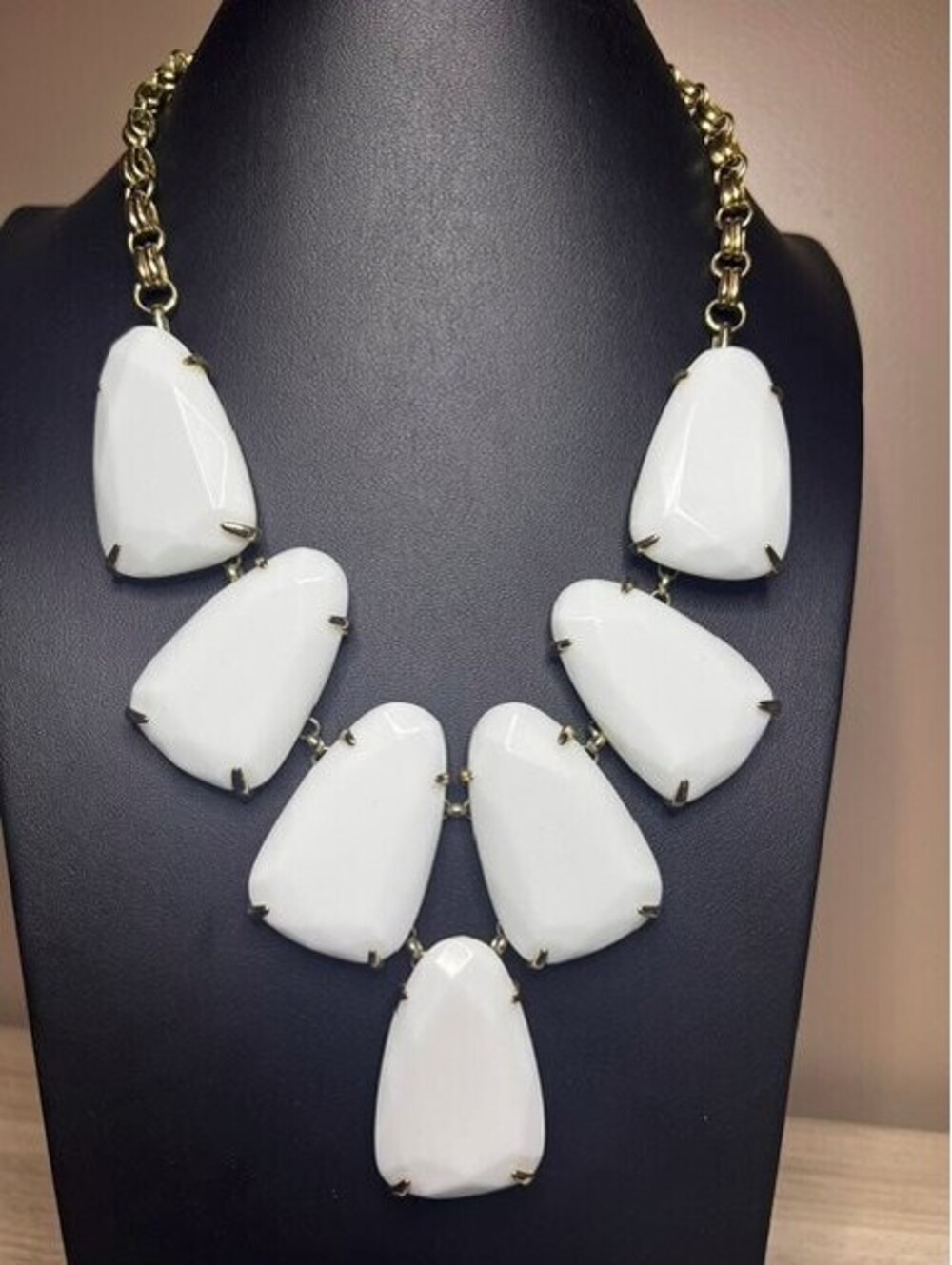B7028 Kendra Scott Harlow White Gold Tone Faceted Statement Bib Necklace